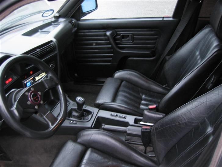 BMW E30 325i - SOLGT - - lækker M-tech læderkabine billede 8