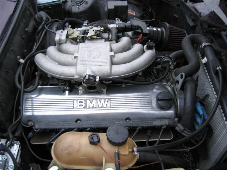 BMW E30 325i - SOLGT - - Poleret Ventildeksel billede 11