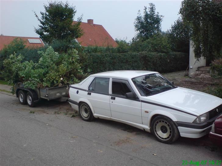 Alfa Romeo 75 billede 1