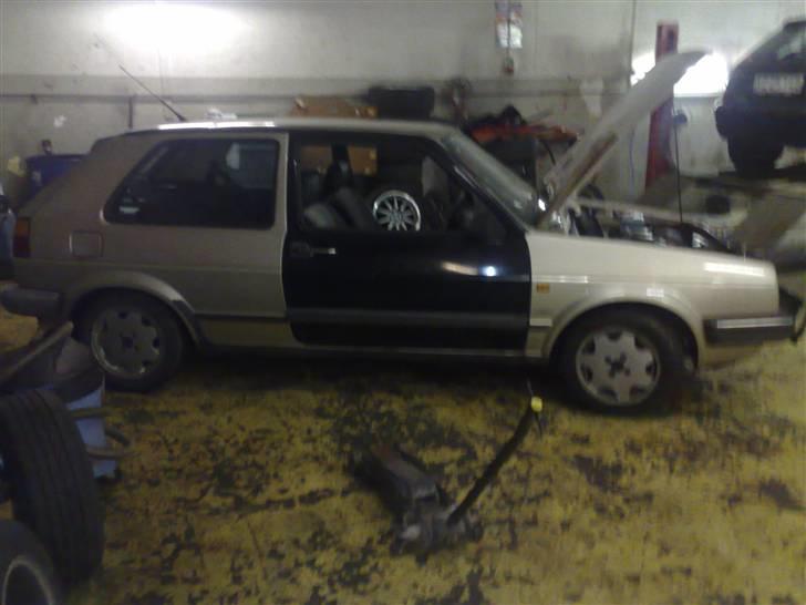 VW Golf 2 1.6 1983  *SOLGT*  - nye døre billede 12