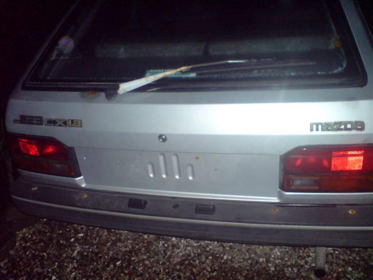 Mazda 323 LX 1.3 solgt billede 12