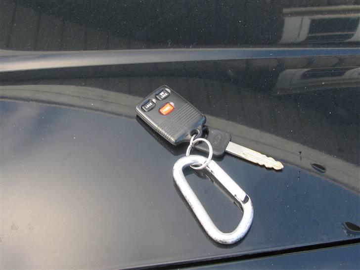 Ford Ford Ranger Super Cab 4x2 - Nøgle og centrallås betjening med panik knap der tænder alarm. billede 15