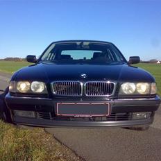BMW 740i V8