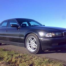BMW 740i V8