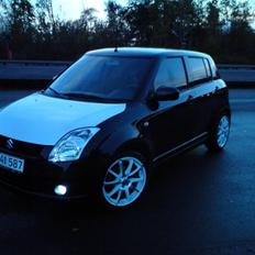 Suzuki Swift 1.5 GLX Solgt