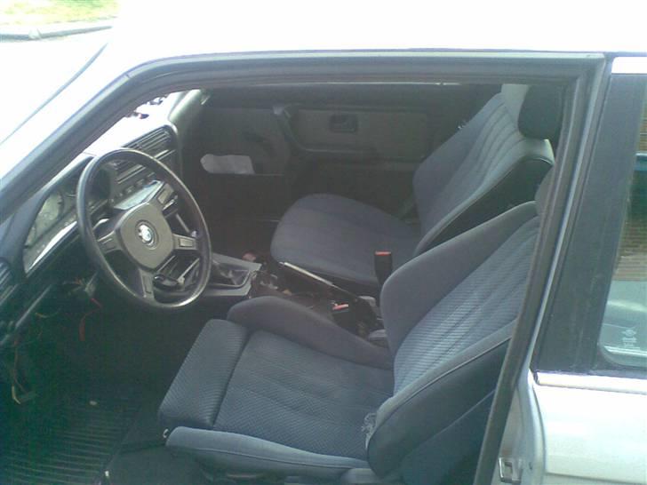 BMW 320i "skrottet" billede 18