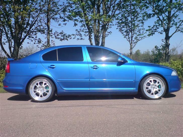 Skoda Octavia II TFSI RS >SOLGT - lakken er kanon flot og fælgene passer perfekt.. btw den er kommet længere ned :-) billede 2