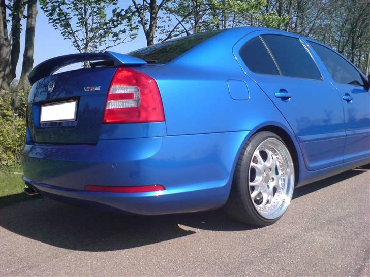 Skoda Octavia II TFSI RS >SOLGT - Det er blær.. btw den er kommet længere ned :-) billede 3