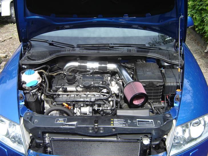 Skoda Octavia II TFSI RS >SOLGT - +200hk/ +280nm hård motor !. 3" indsugnings kit monteret og plastik kappen afmonteret. Det hyler og vræser som en gal derfra hehe billede 18