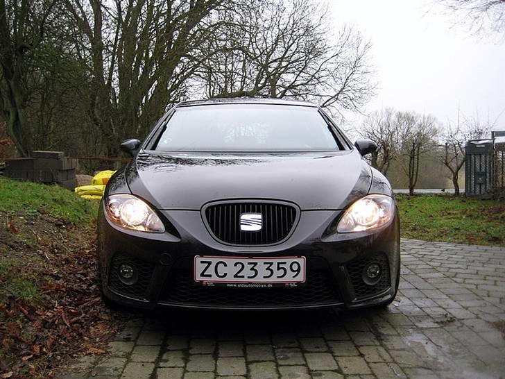 Seat Leon Cupra 2 - BEMÆRK! TÅGELYGTERNE er *SLUKKEDE*!!!   Og det SKAL sådan nogle være! billede 2