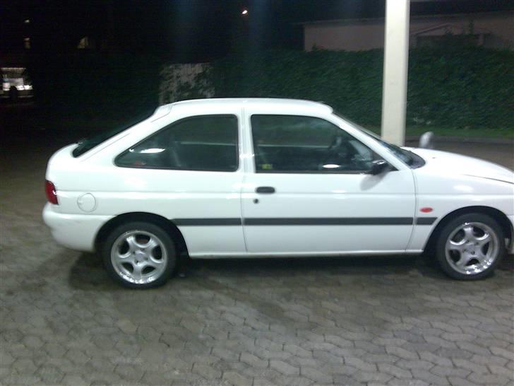 Ford Escort 1,4 Algarve(SOLGT) billede 2