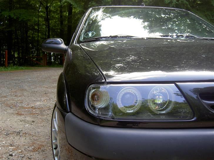 Citroën Saxo VTS Solgt - Den ser da ond ud med de mye forlygter :) - Den står rigtig flot i lakken, er blot lidt beskidt på dette billed! billede 11