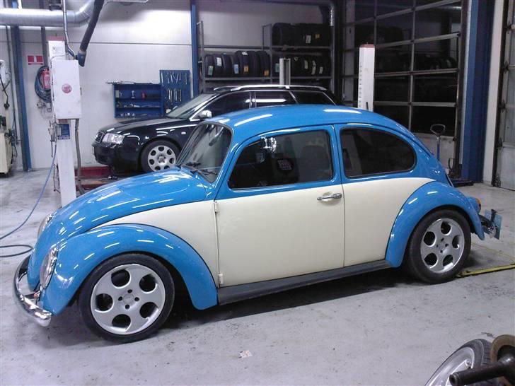 VW bobbel 113 - første folkevogn, jeg har haft... tror sgu jeg bliver glad for den billede 1