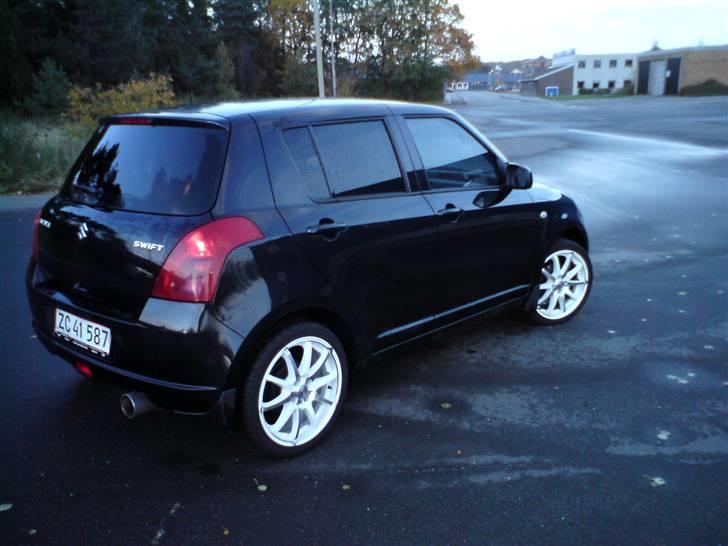 Suzuki Swift 1.5 GLX Solgt billede 5