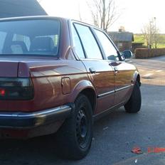 BMW 320i smadret