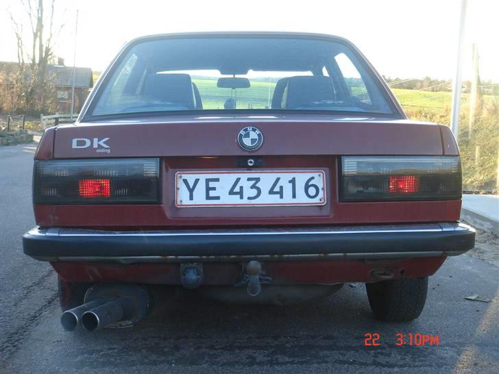 BMW 320i smadret billede 2