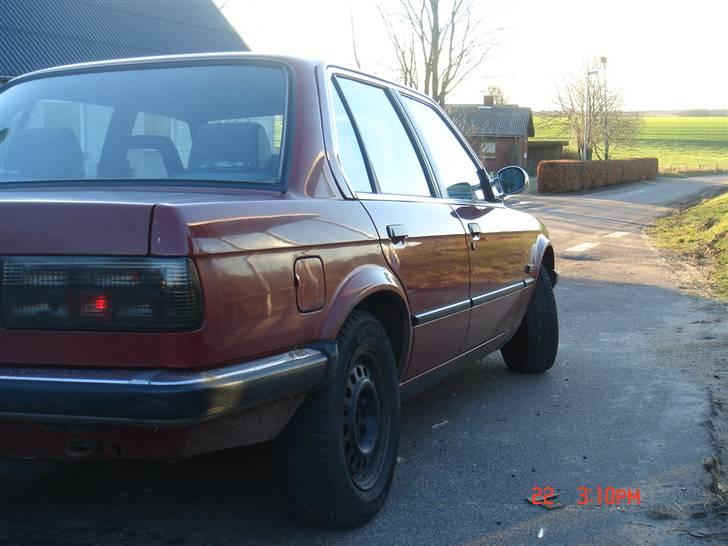 BMW 320i smadret billede 3