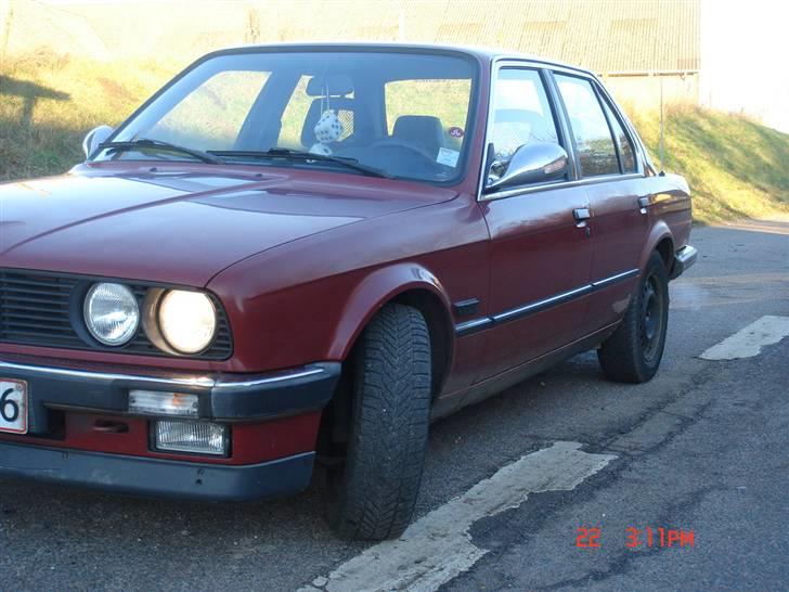 BMW 320i smadret billede 5