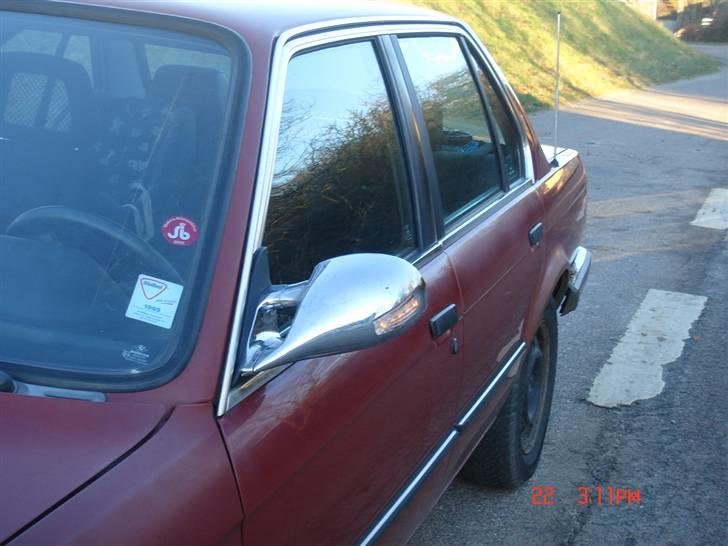 BMW 320i smadret billede 6