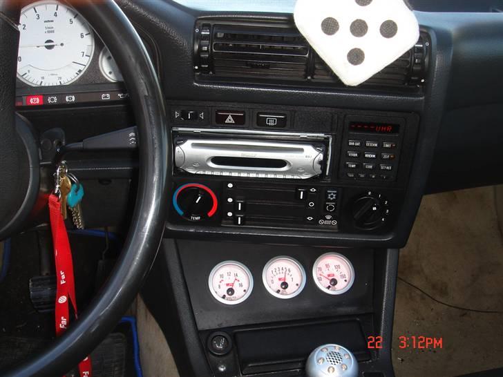 BMW 320i smadret billede 9