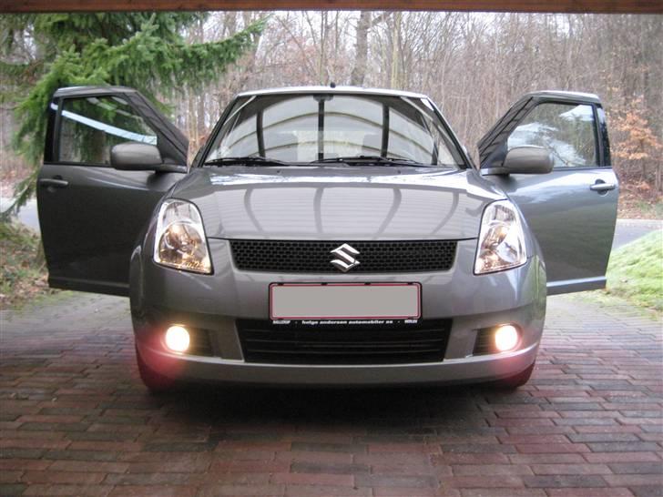 Suzuki Swift GLX billede 1