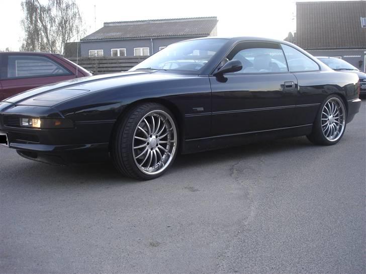 BMW 850i solgt - en dag på tanken billede 2