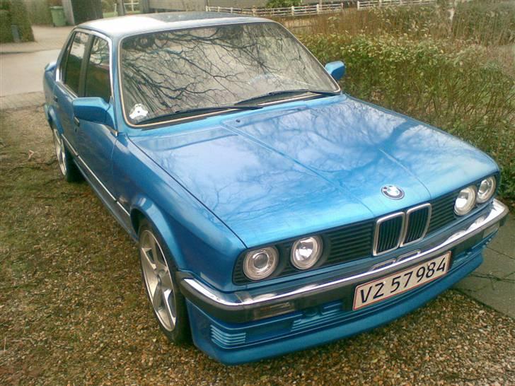 BMW 320i  Solgt billede 2