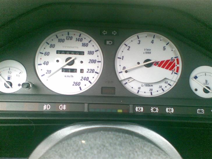 BMW 320i  Solgt billede 11