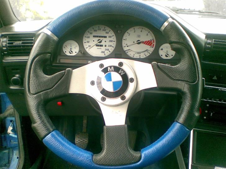 BMW 320i  Solgt billede 12