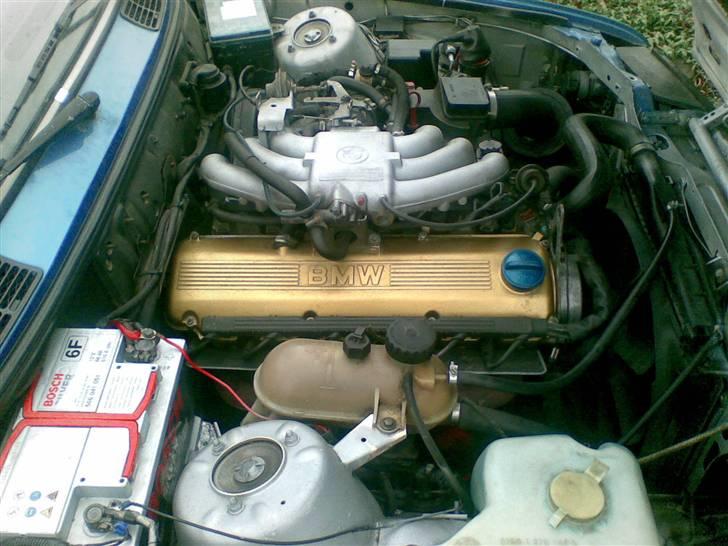 BMW 320i  Solgt billede 14