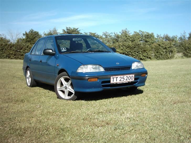 Suzuki Swift 1.6 GLXi billede 2