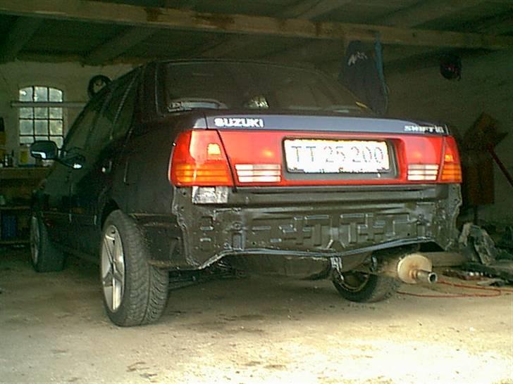 Suzuki Swift 1.6 GLXi - Pava skal der til (eller lignende) billede 6