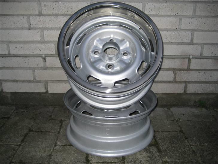 Toyota Celica 2000 Liftback - Stålfælgene er renoveret til genbrug, sandblæst, spartlet, lakeret i sølv & klar lak billede 12