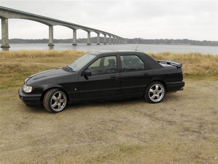 Ford Sierra Cossie 4x4 BYTTET - Så er der kommet 17" på hende. Det pynter da helt vild. billede 1