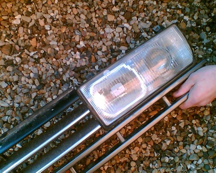 VW Golf II 1,8cl - Skal have malet kølergitteret og emblem... Derefter bliver det monteret! NICE! billede 6