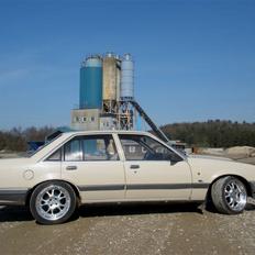 Opel rekord E2 skrotet