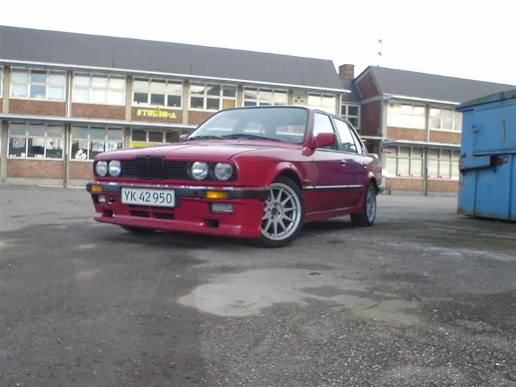 BMW 324 D (SOLGT) - et lille profil billede af tøsen billede 1