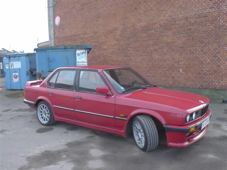 BMW 324 D (SOLGT) - langs siden på bilen...igen billede 4