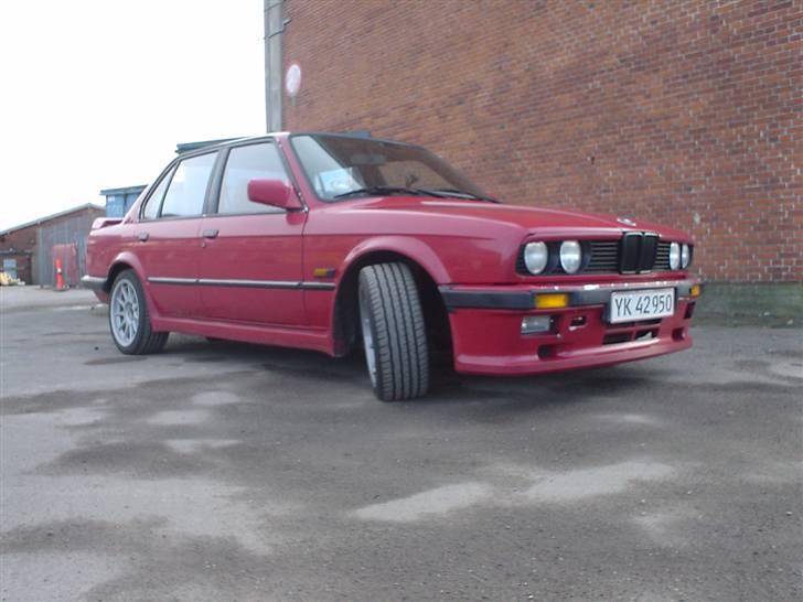 BMW 324 D (SOLGT) - langs siden på bilen billede 5