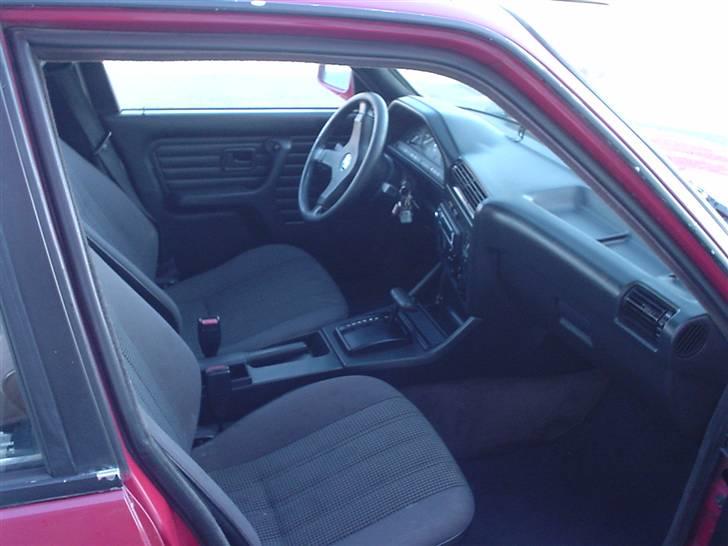 BMW 324 D (SOLGT) - ikke de store forandringer her..er pænt nok som det er nu syntes jeg..pånær selve sædebetrækket billede 15