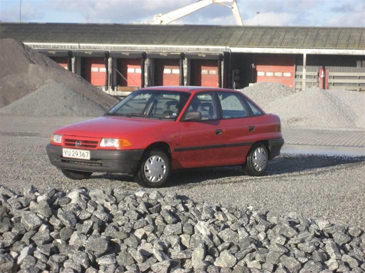 Opel Astra Sedan 1,6i Skrottet billede 5