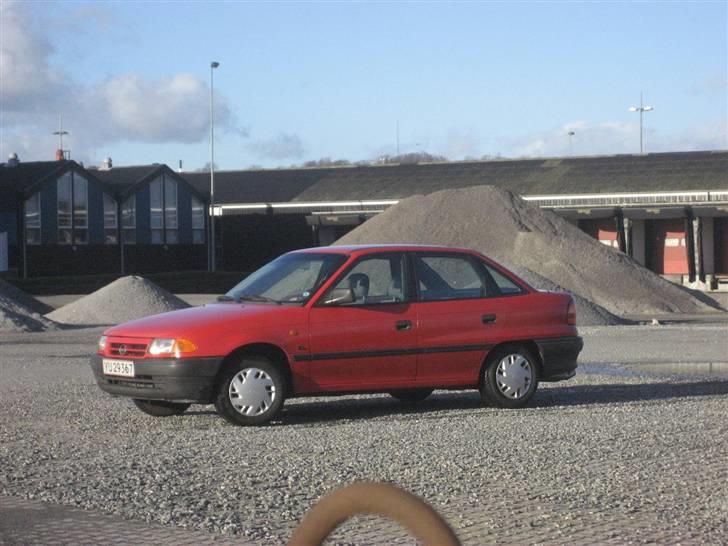 Opel Astra Sedan 1,6i Skrottet billede 6