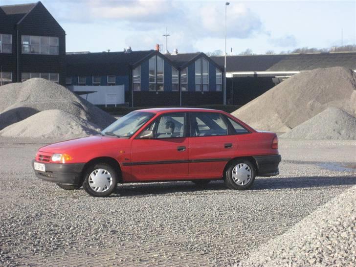 Opel Astra Sedan 1,6i Skrottet billede 7