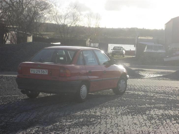 Opel Astra Sedan 1,6i Skrottet billede 10