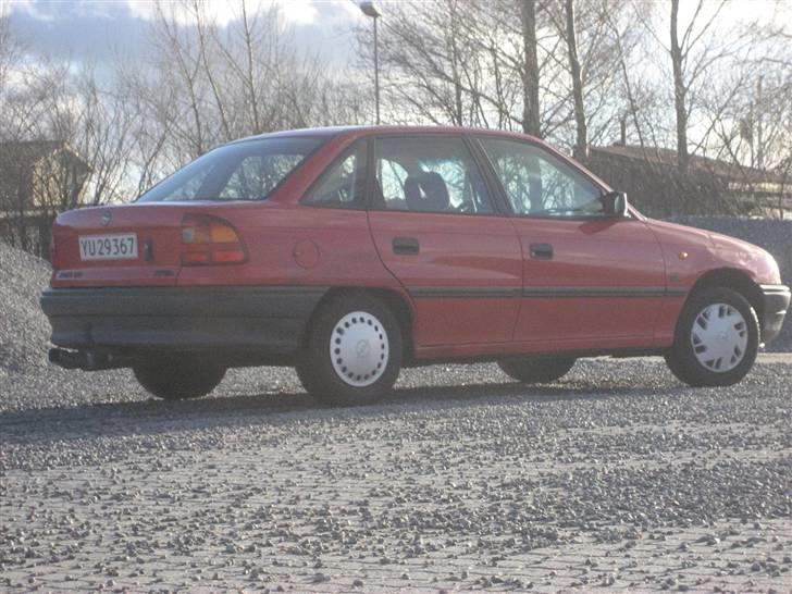 Opel Astra Sedan 1,6i Skrottet billede 11
