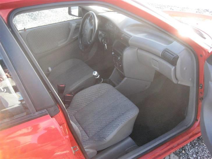 Opel Astra Sedan 1,6i Skrottet billede 12
