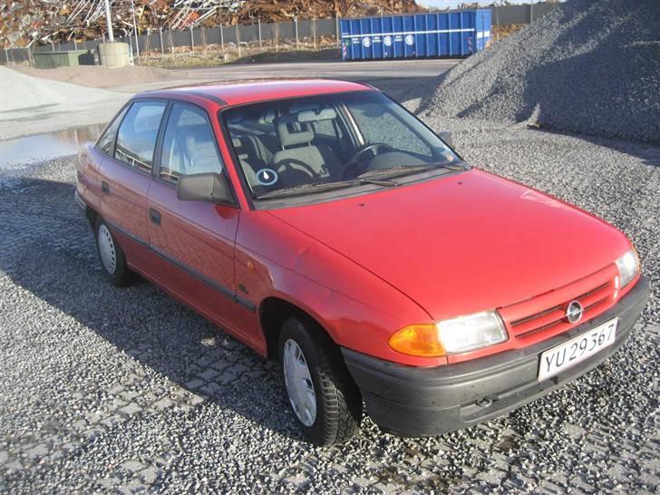 Opel Astra Sedan 1,6i Skrottet billede 15