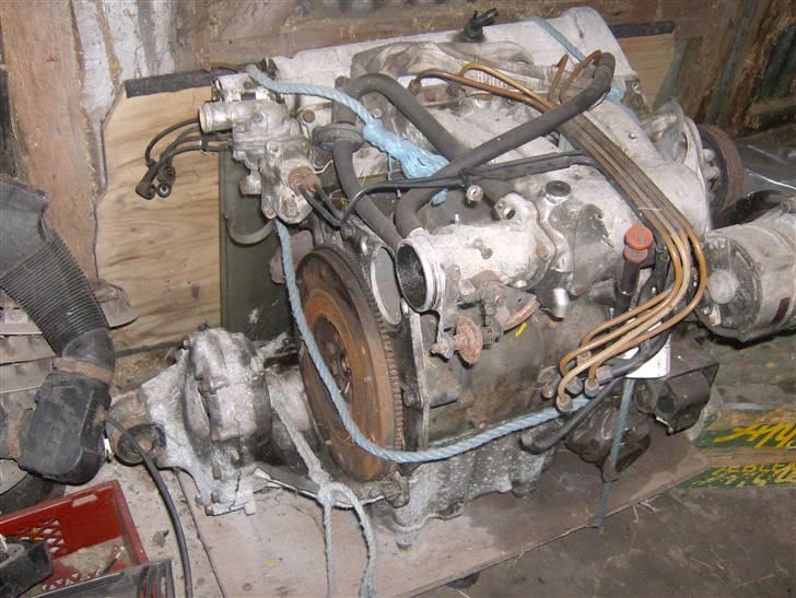 Saab 900i (Er slogt) - Motor som snart skal i :D billede 17