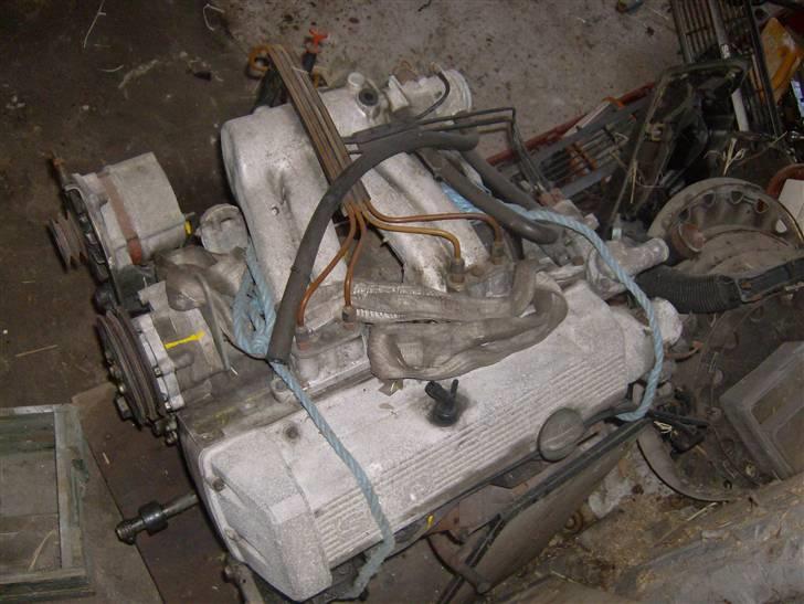 Saab 900i (Er slogt) - Motor som snart skal i :D billede 18