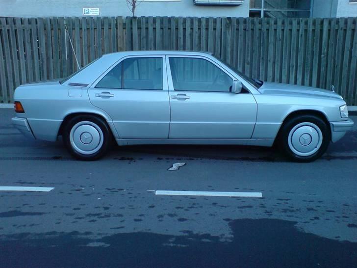 Mercedes Benz 190E 2.3 Aut SOLGT! - Vintermode med hjulkapsler.  billede 15